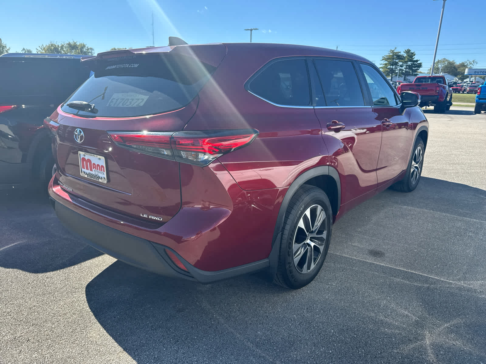 2023 Toyota Highlander LE photo 4