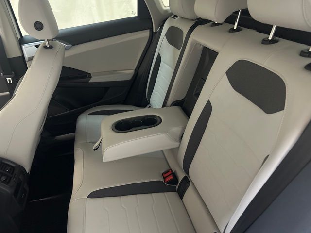 2025 Volkswagen Taos SE photo 26