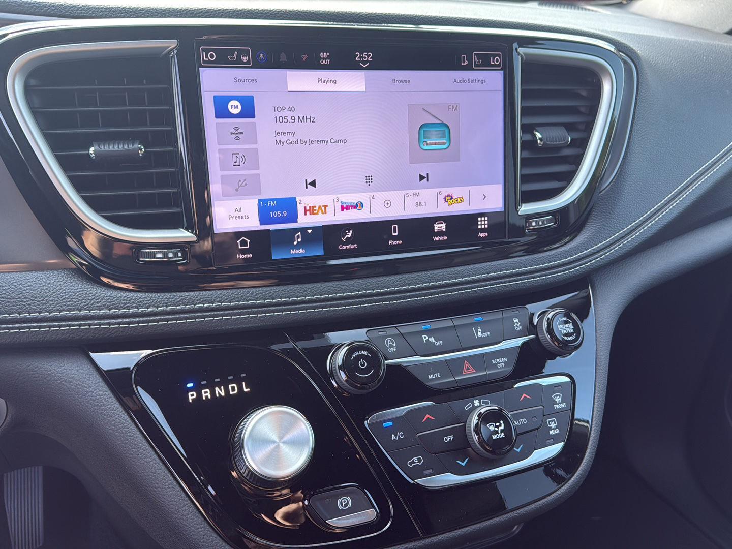 2026 Chrysler Pacifica photo 5