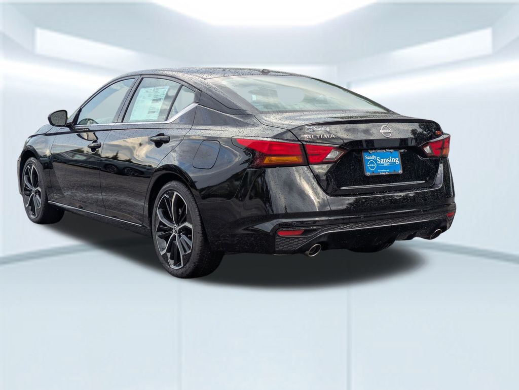 2025 Nissan Altima 2.5 SR photo 3