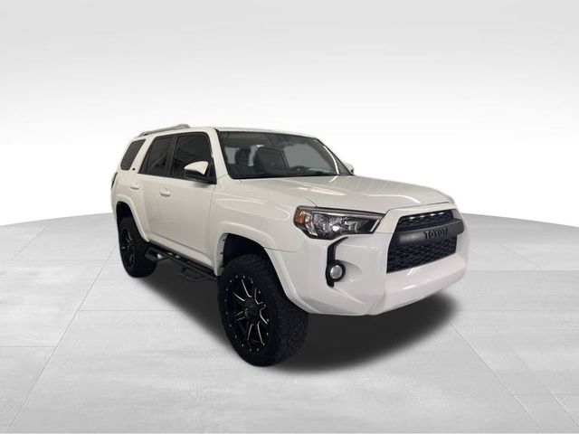 2016 Toyota 4Runner SR5 photo 3