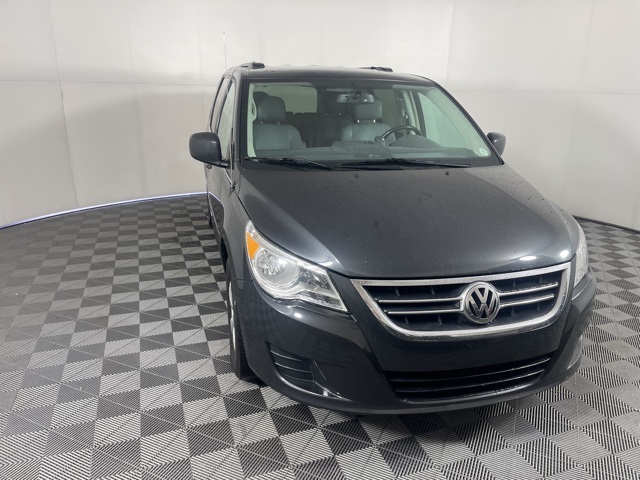 2011 Volkswagen Routan SE photo 5