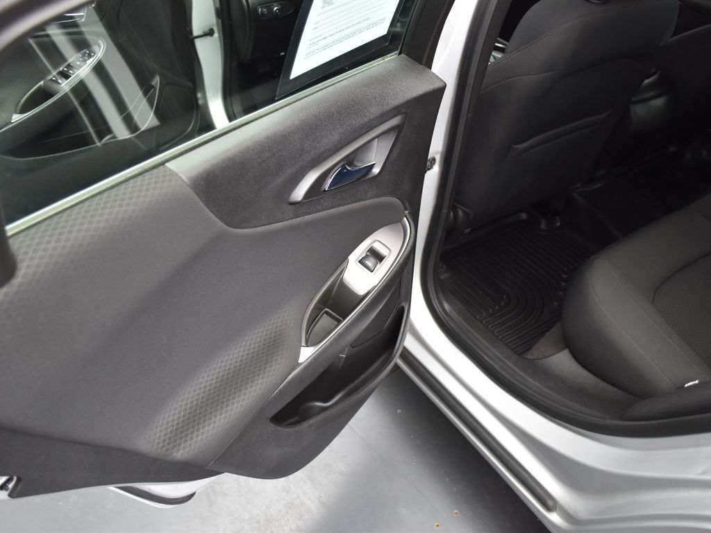 2021 Chevrolet Malibu LS photo 4