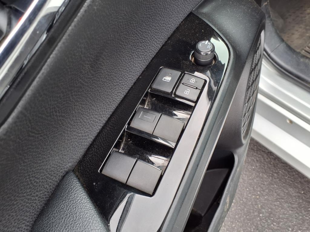 2022 Toyota Prius XLE photo 8