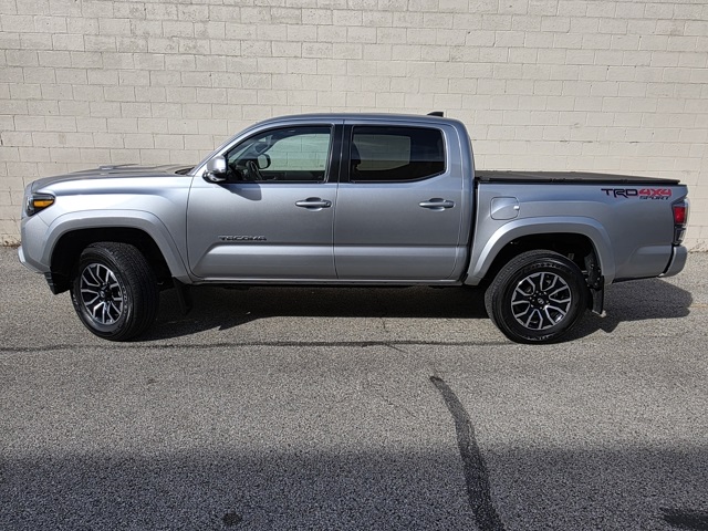 2023 Toyota Tacoma TRD Sport photo 2