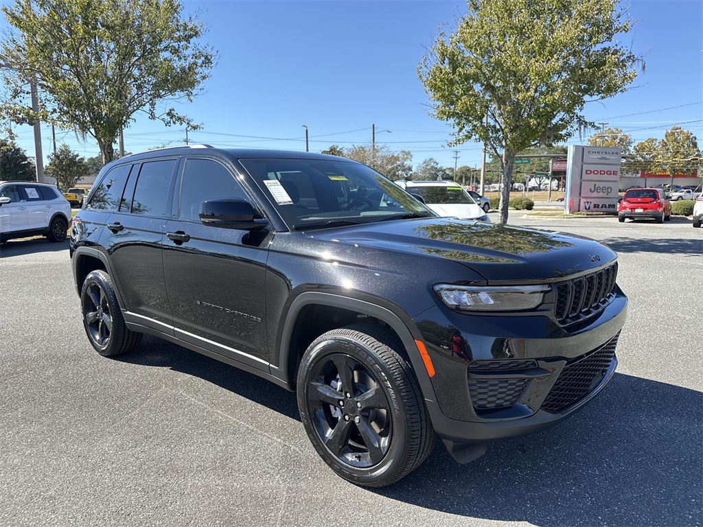 2025 Jeep Grand Cherokee Altitude's photo