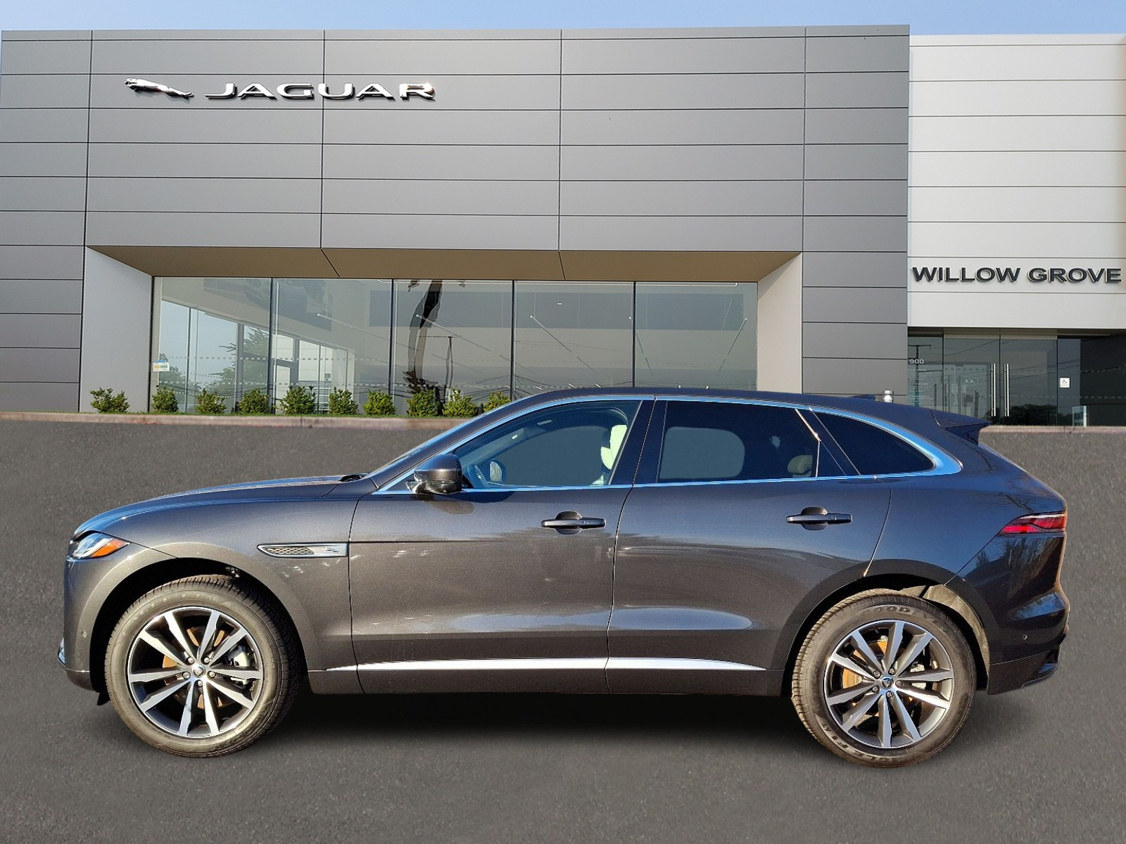 2025 Jaguar F-PACE R-Dynamic S P250 photo 3