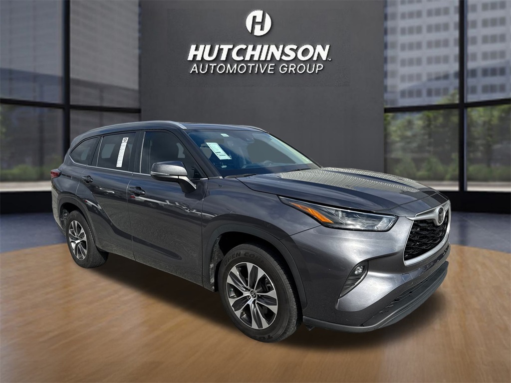 2023 Toyota Highlander XLE's photo