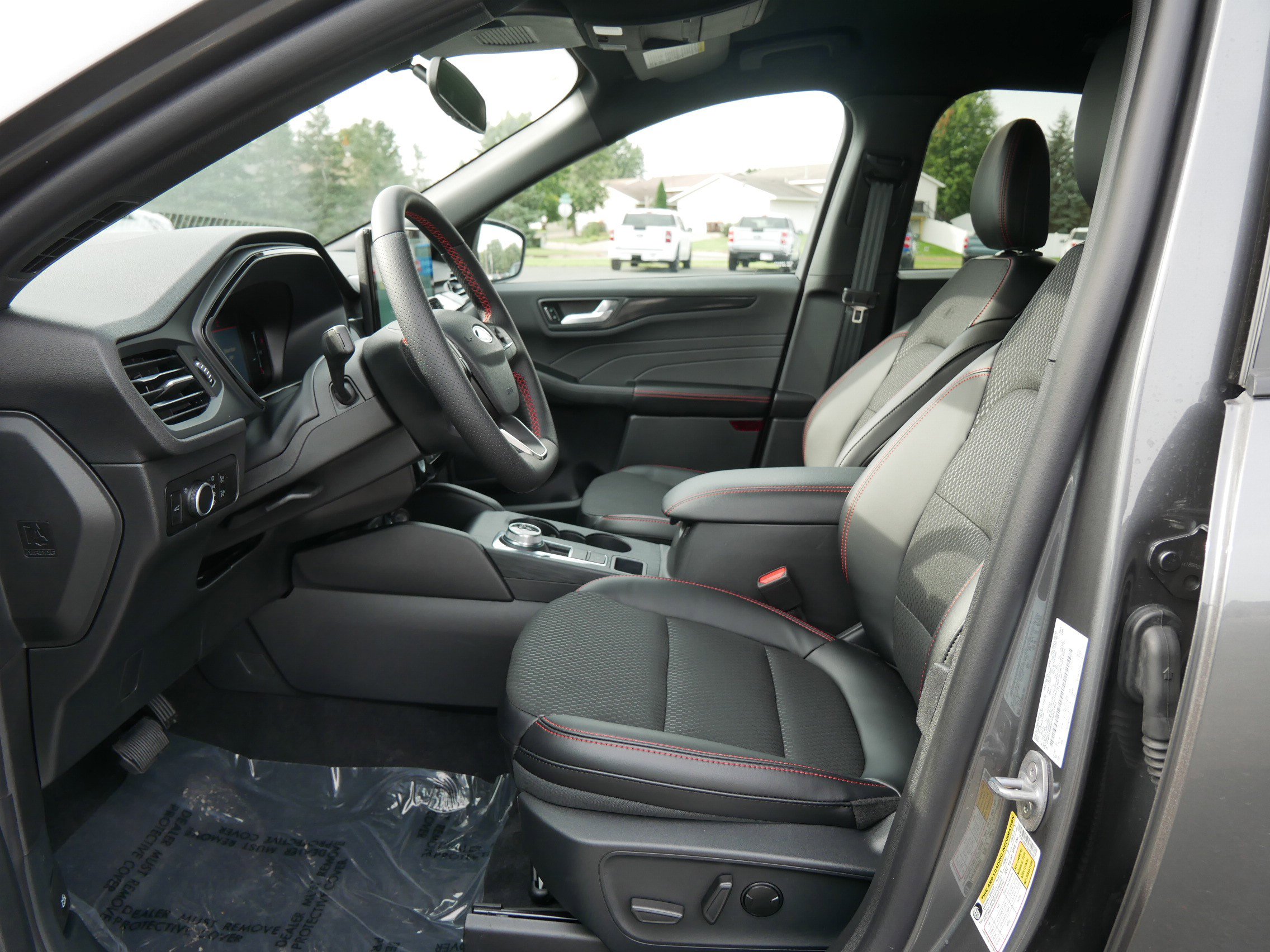 2025 Ford Escape ST-Line photo 4