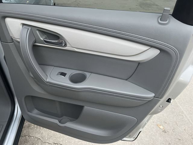 2017 Chevrolet Traverse 2LT photo 4