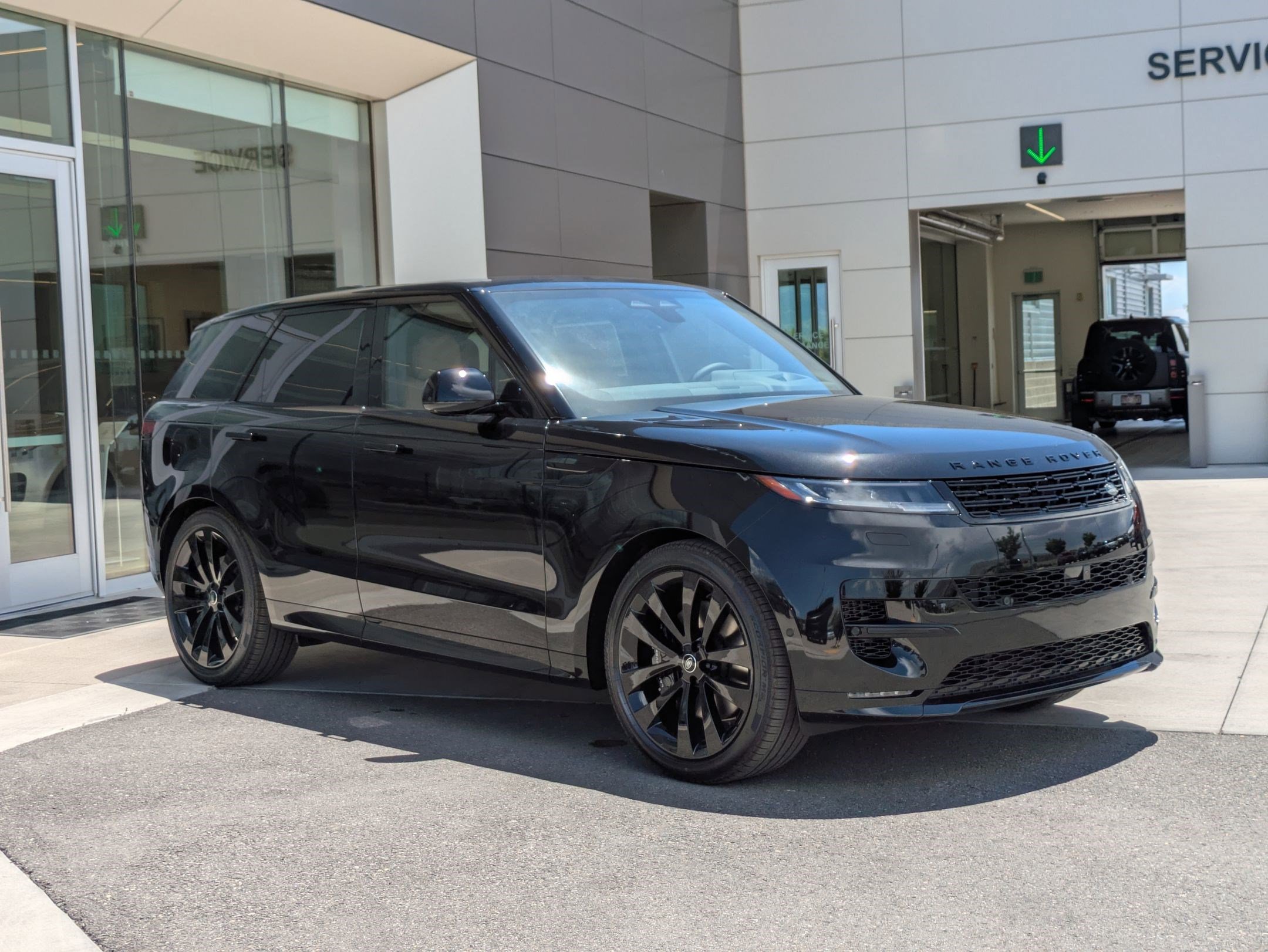 2025 Land Rover Range Rover Sport SE photo 3