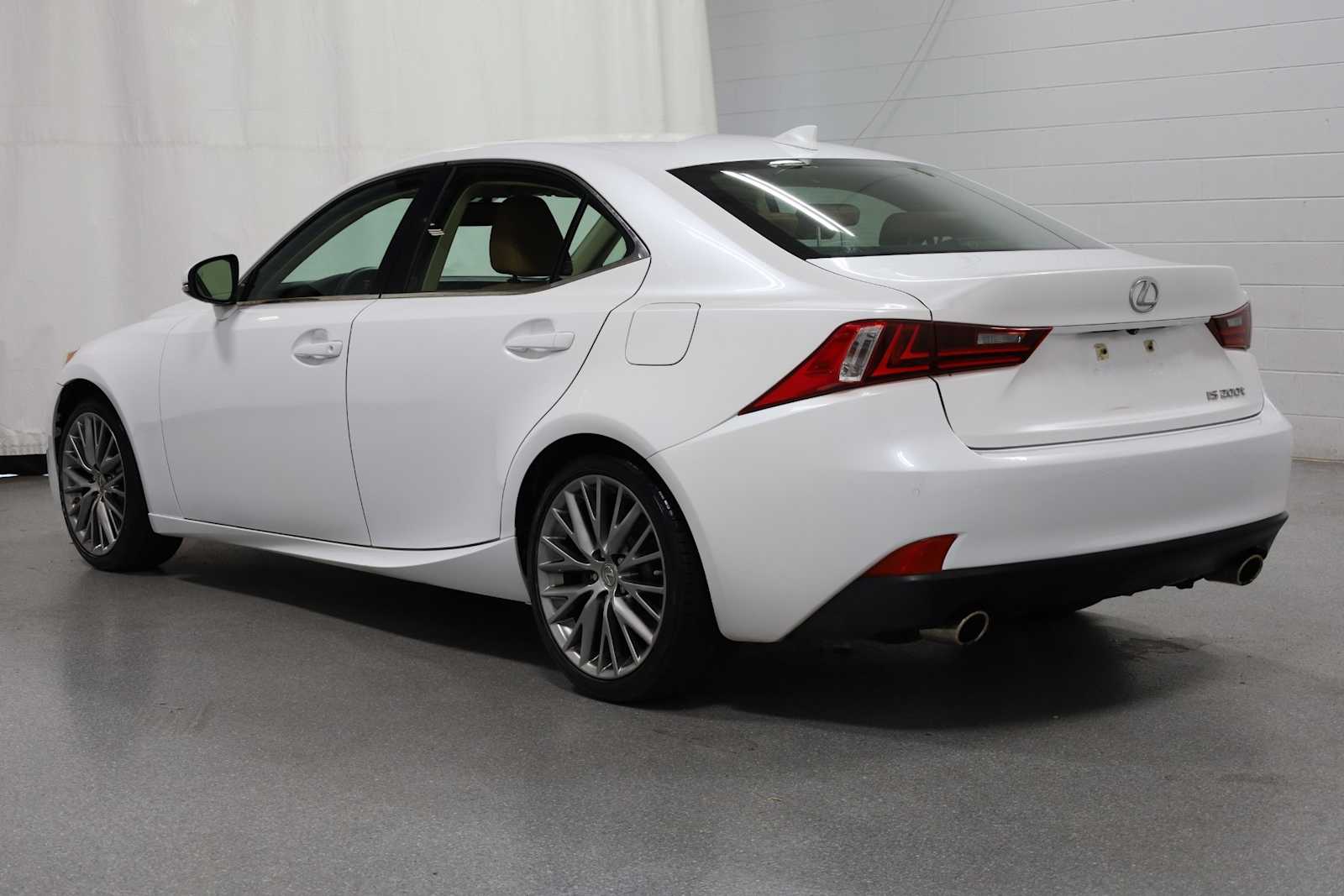 2016 Lexus IS 200t AWD photo 3