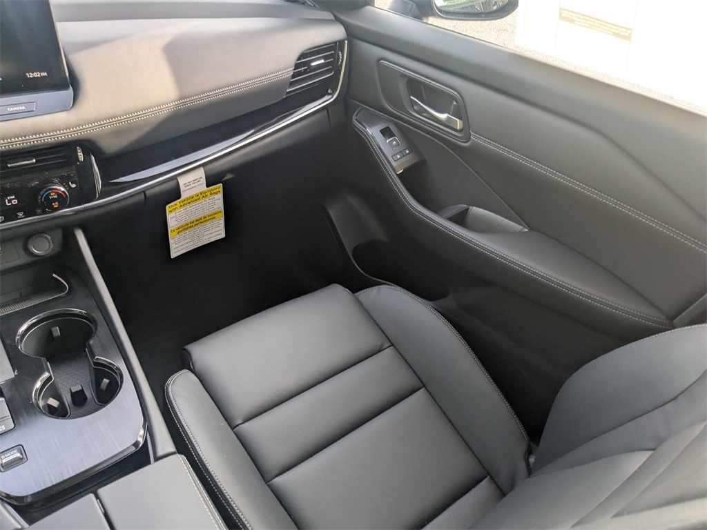 2025 Nissan Rogue SL photo 18