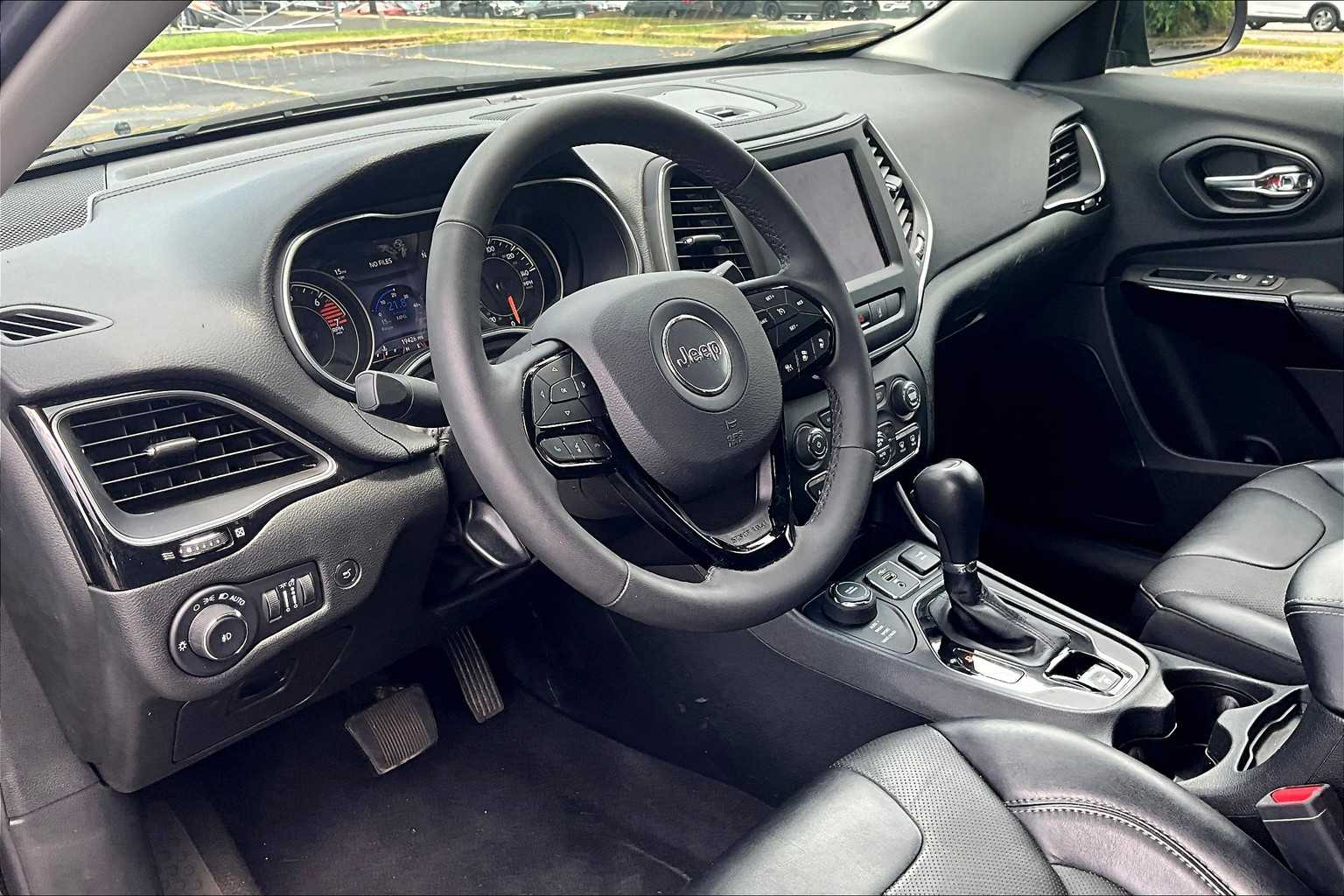 2023 Jeep Cherokee Altitude Lux photo 12