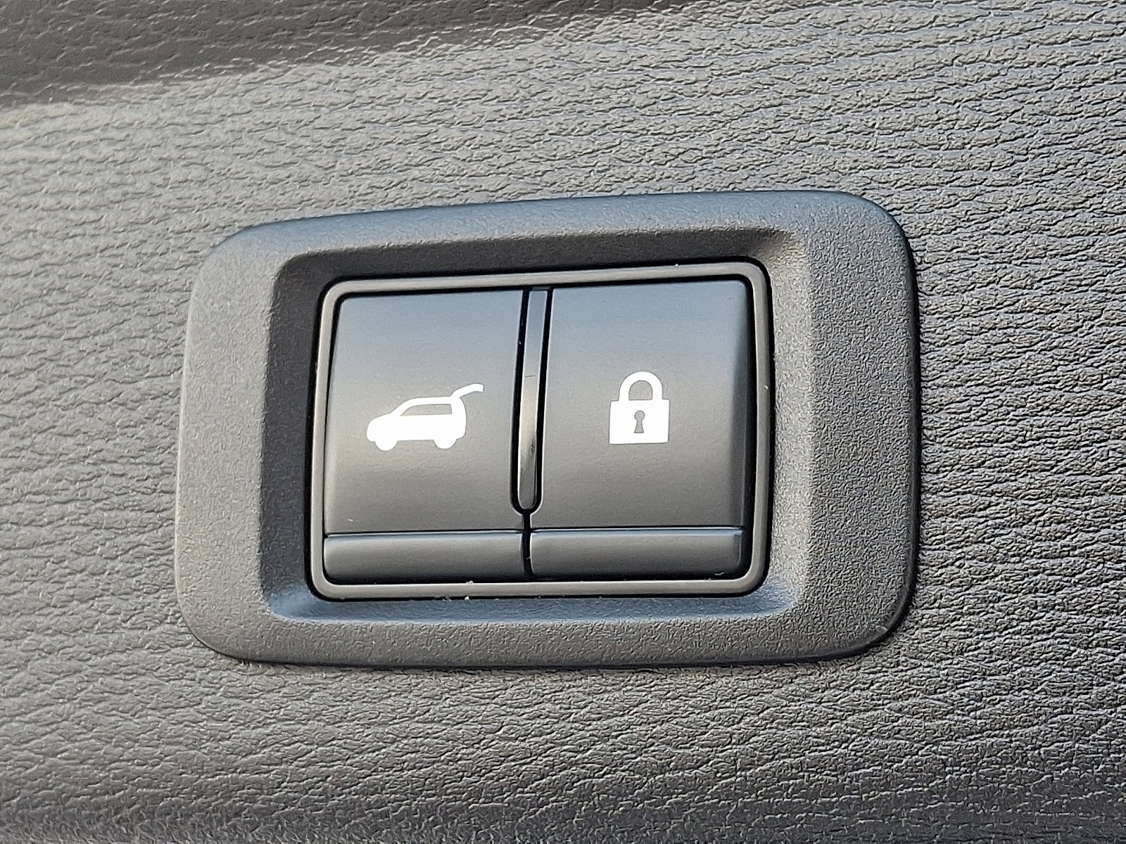2023 Mitsubishi Outlander SEL photo 25
