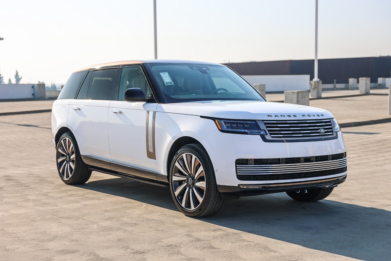 2025 Land Rover Range Rover SV photo 3