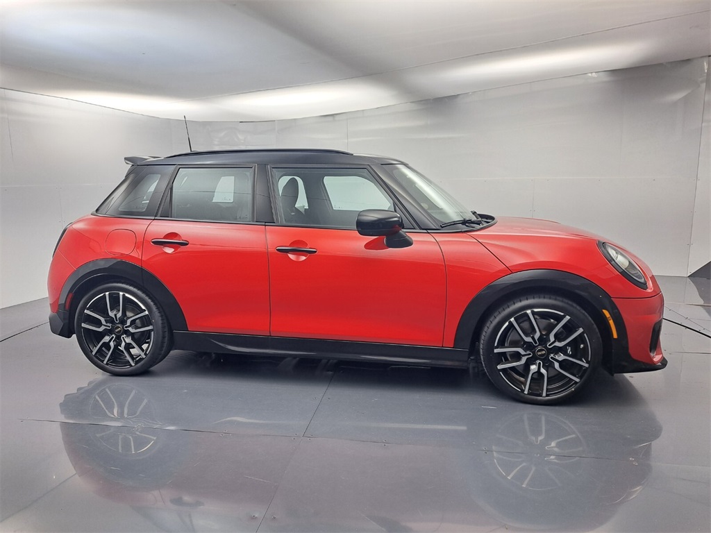 2026 Mini Cooper 4 Door Hardtop S Iconic photo 2