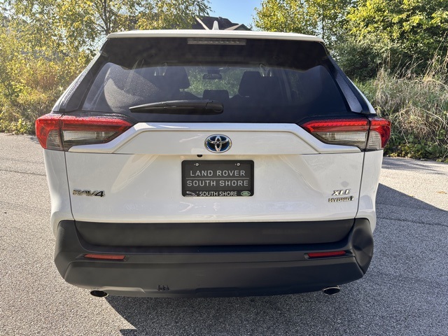 2024 Toyota RAV4 Hybrid XLE photo 3