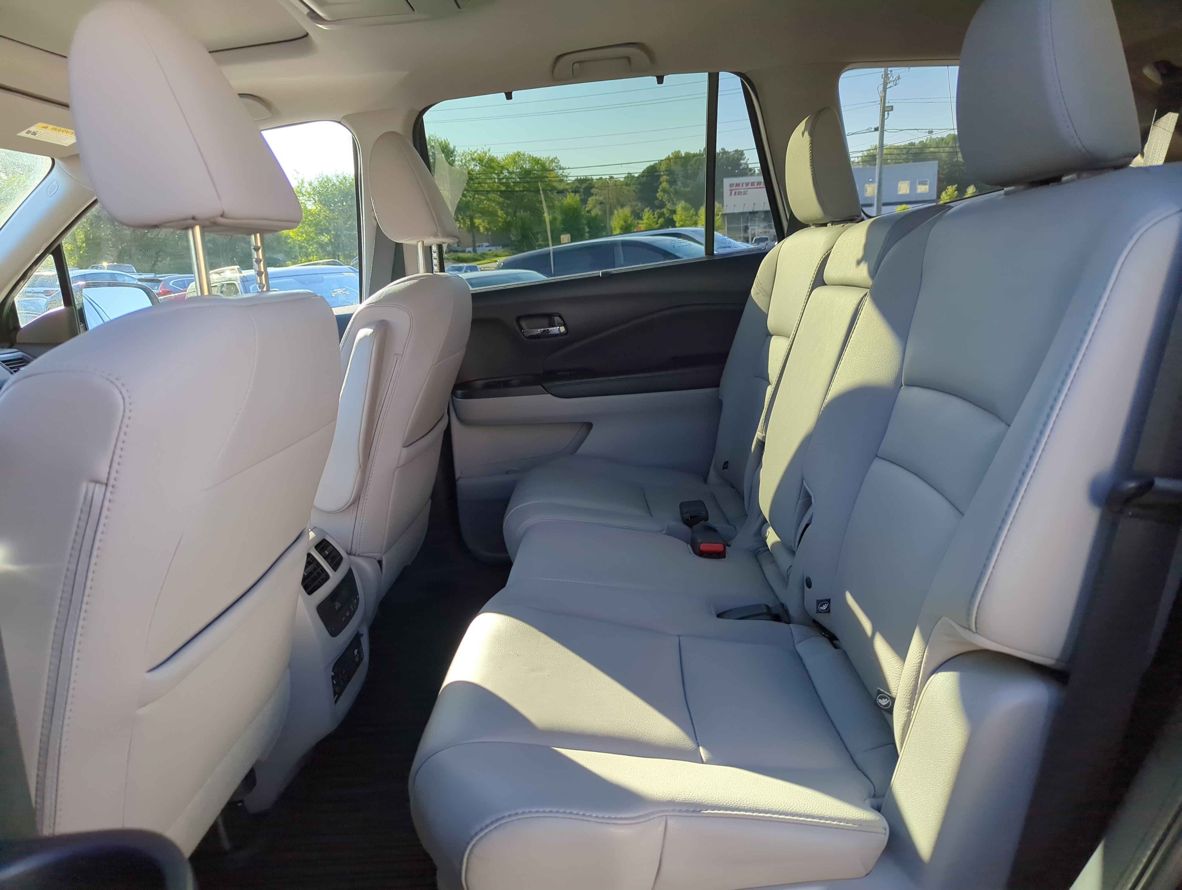 2017 Honda Pilot Touring photo 9
