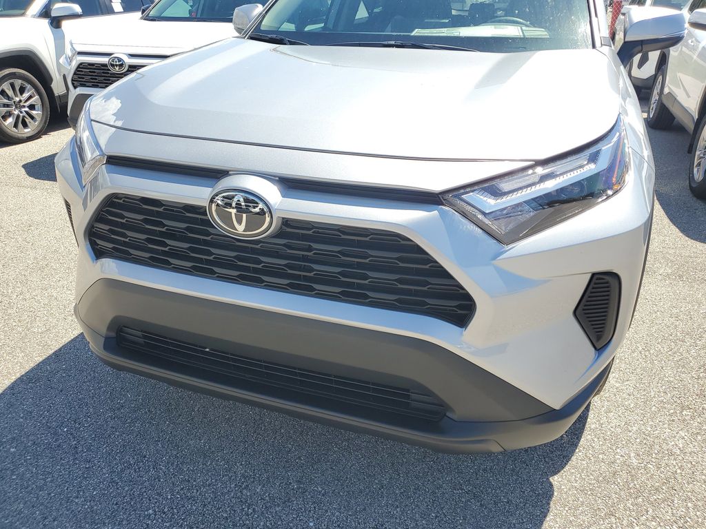 2025 Toyota RAV4 XLE photo 10