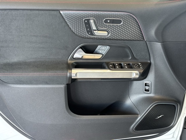 2025 Mercedes Benz EQB 350 4MATIC photo 24