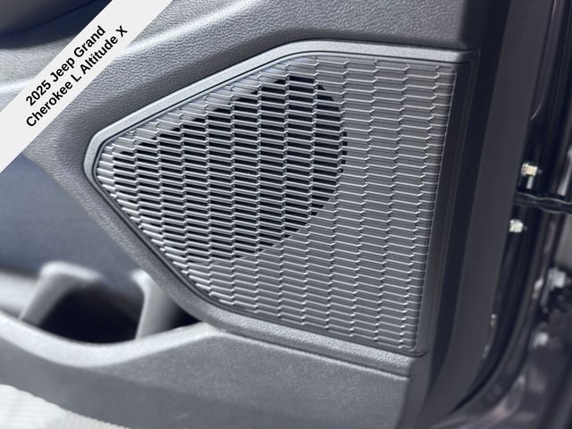 2025 Jeep Grand Cherokee Altitude X photo 28