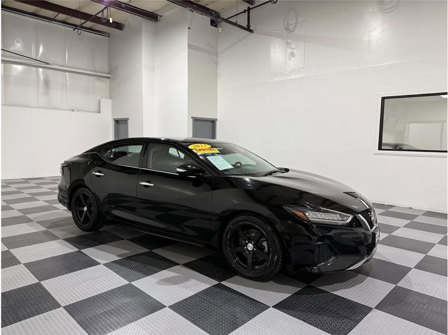 2023 Nissan Maxima SV's photo