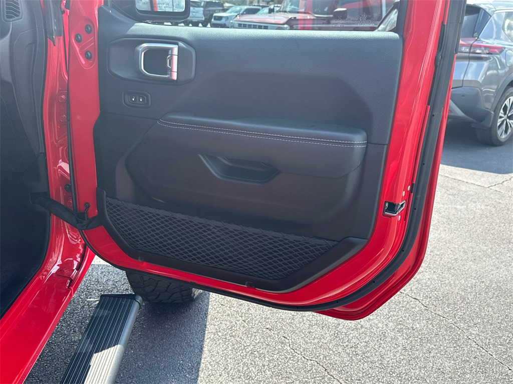 2018 Jeep Wrangler Unlimited Sahara photo 9