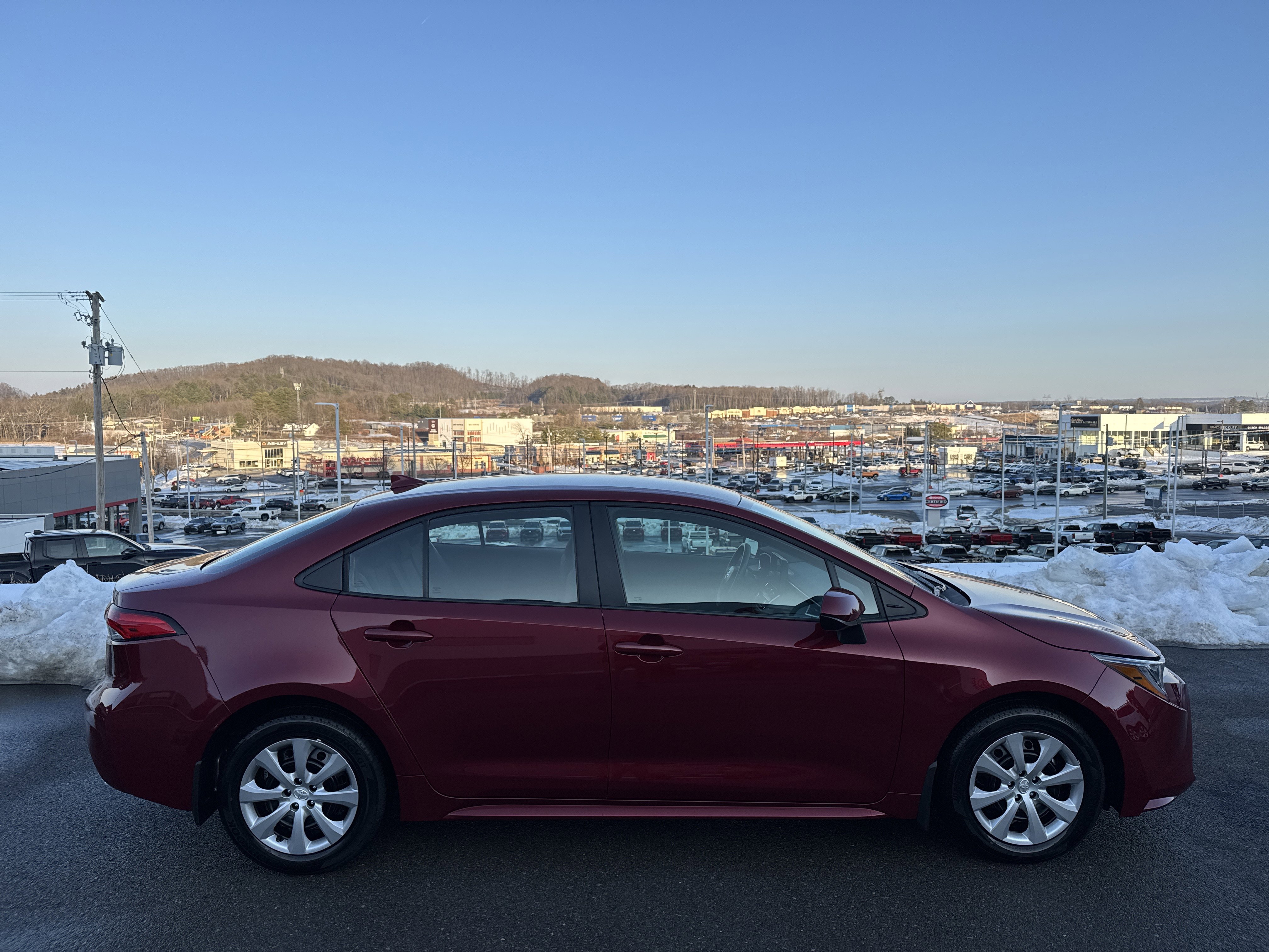 Used 2025 Toyota Corolla LE with VIN 5YFB4MDE0SP318266 for sale in Northfield, Minnesota
