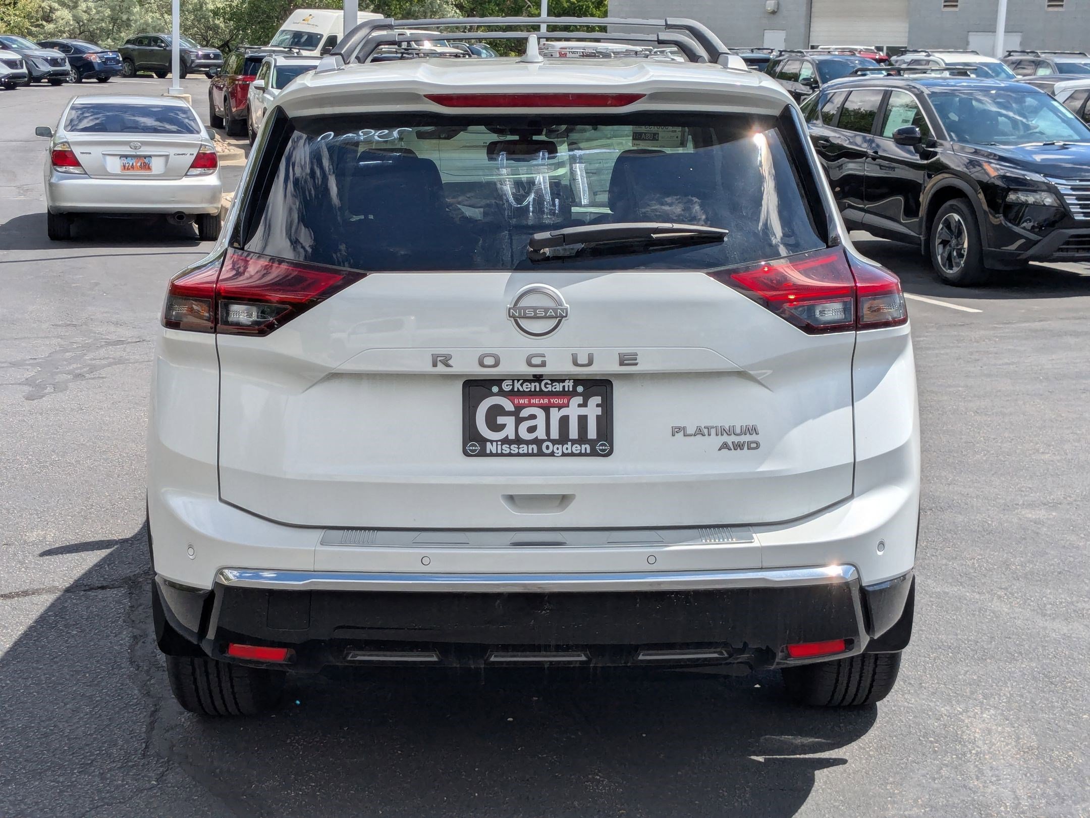 2025 Nissan Rogue Platinum photo 3