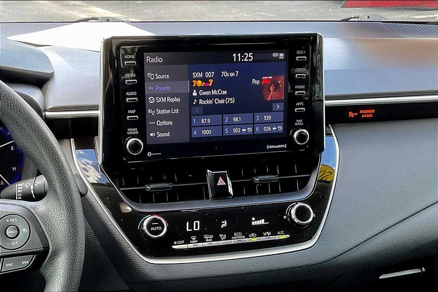 2021 Toyota Corolla Hybrid LE photo 6