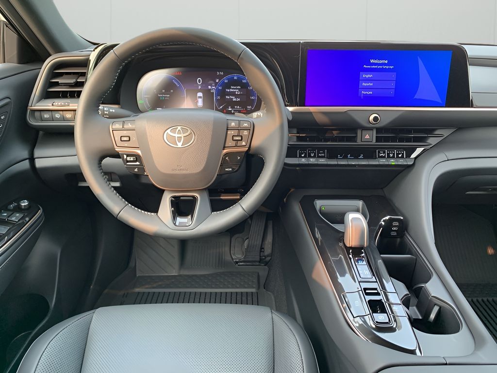 2025 Toyota Crown Signia XLE photo 13
