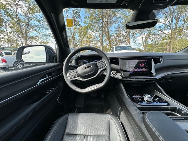 2024 Jeep Wagoneer Series III photo 16
