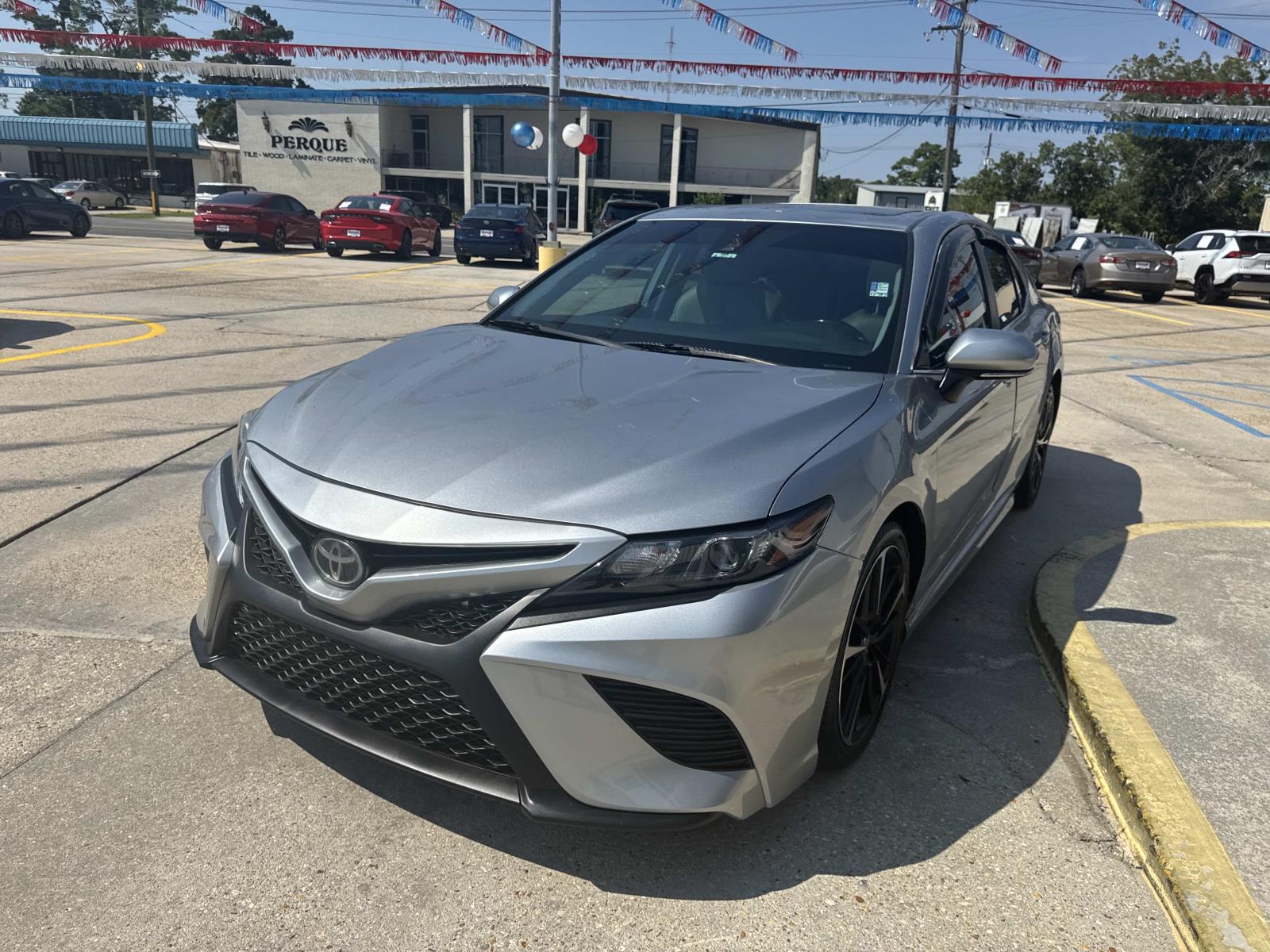 2020 Toyota Camry SE photo 2