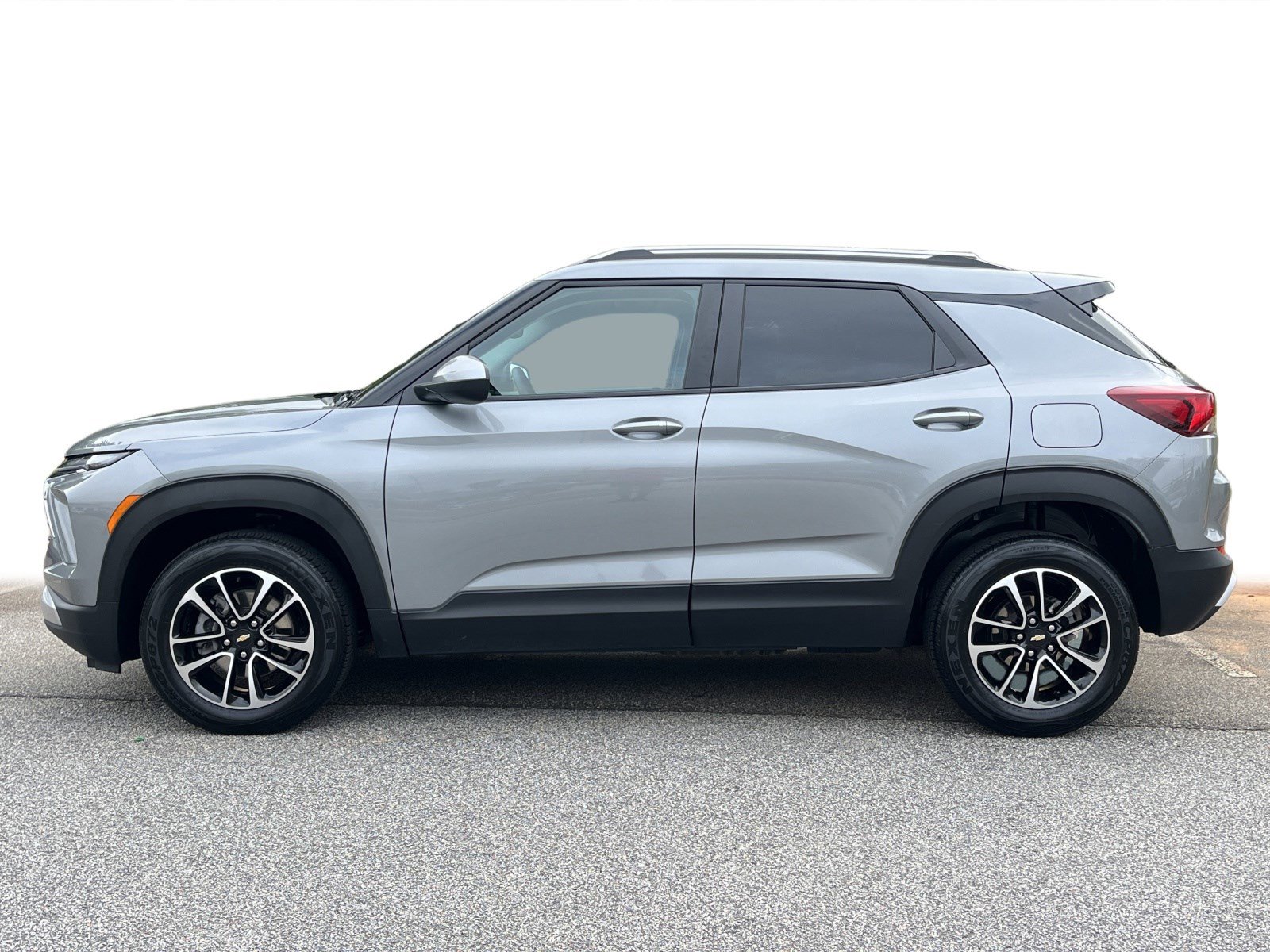 2025 Chevrolet Trailblazer LT photo 2