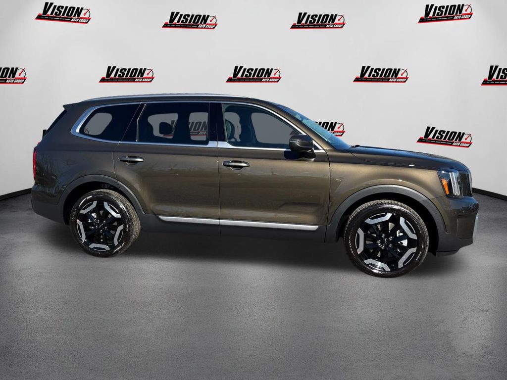 2025 Kia Telluride S photo 4