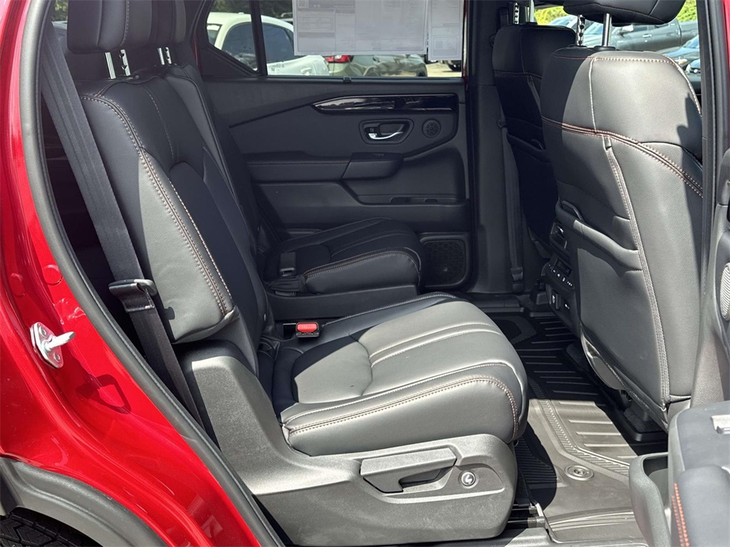 2025 Honda Pilot TrailSport photo 4