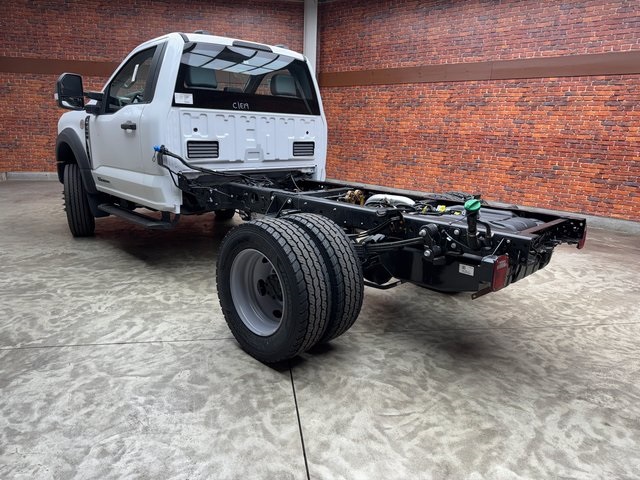 2025 Ford F-600 photo 3