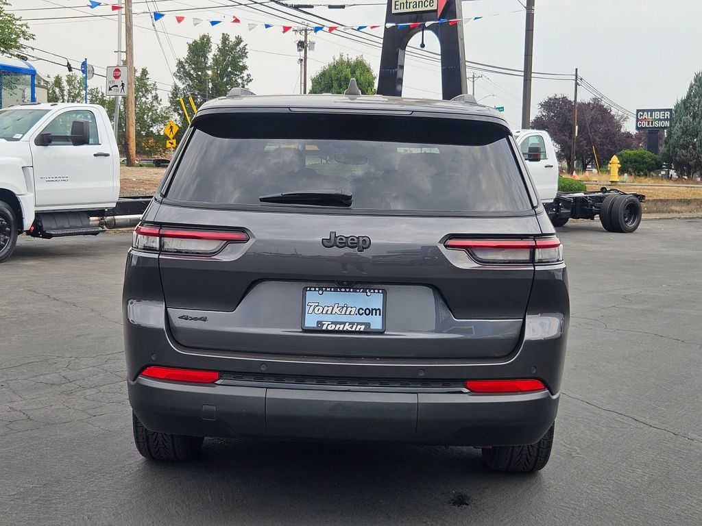 2023 Jeep Grand Cherokee Altitude photo 3