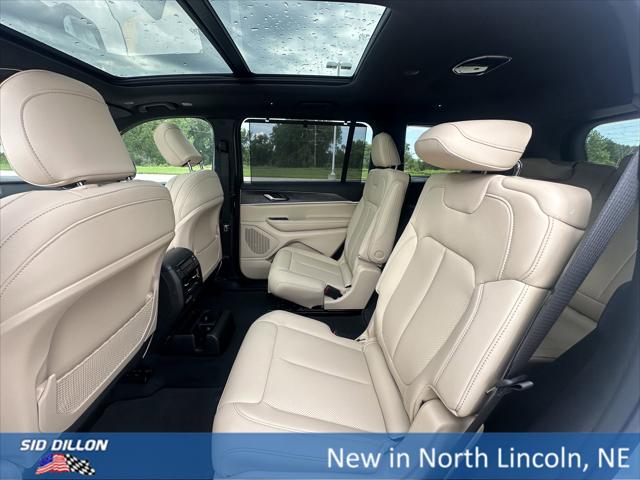 2025 Jeep Grand Cherokee Limited photo 13
