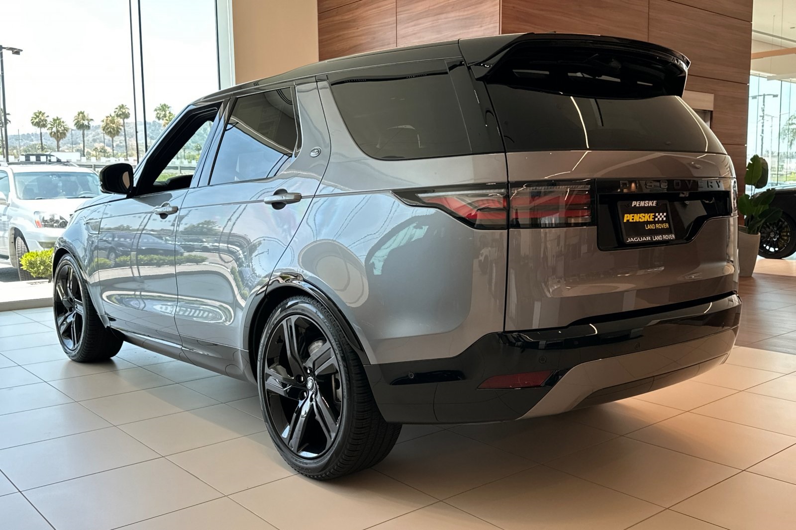 2025 Land Rover Discovery SE photo 4