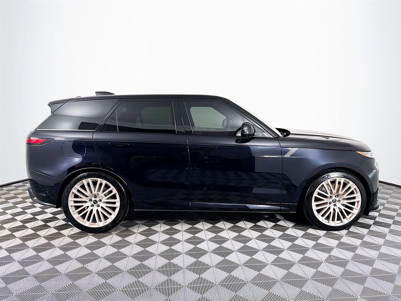 2025 Land Rover Range Rover Sport photo 4