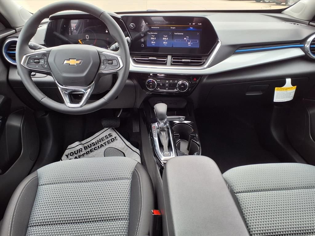 2025 Chevrolet Trax LT photo 6