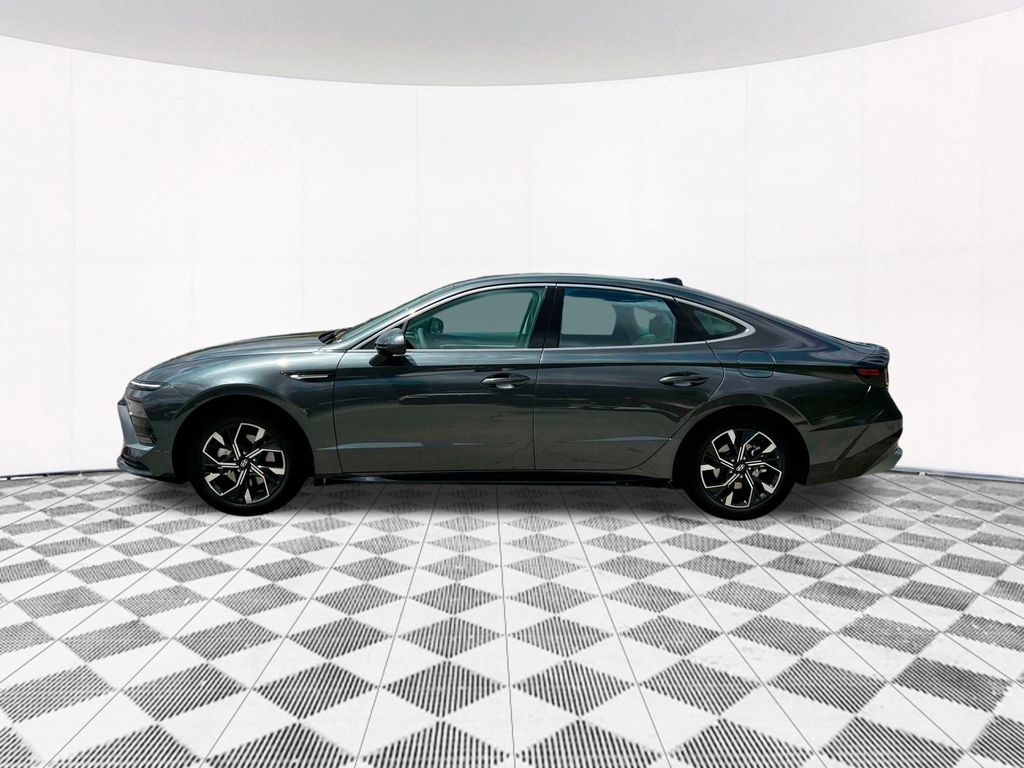 2024 Hyundai Sonata SEL photo 2