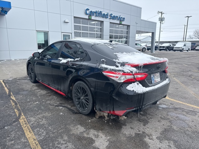 2020 Toyota Camry SE photo 3