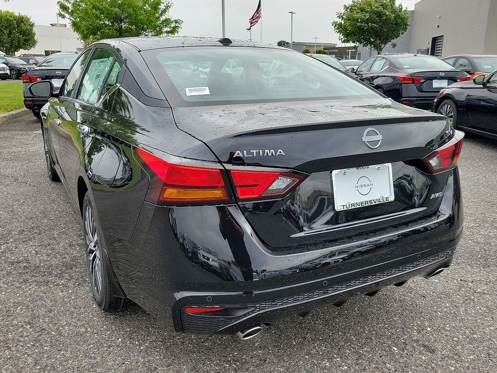 2025 Nissan Altima 2.5 SV photo 2