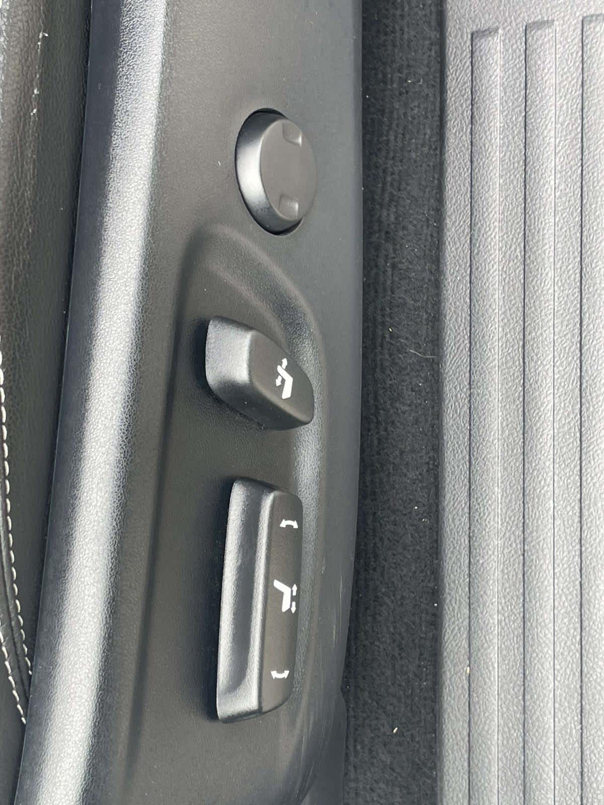 2020 Toyota 4Runner Nightshade Edition photo 9
