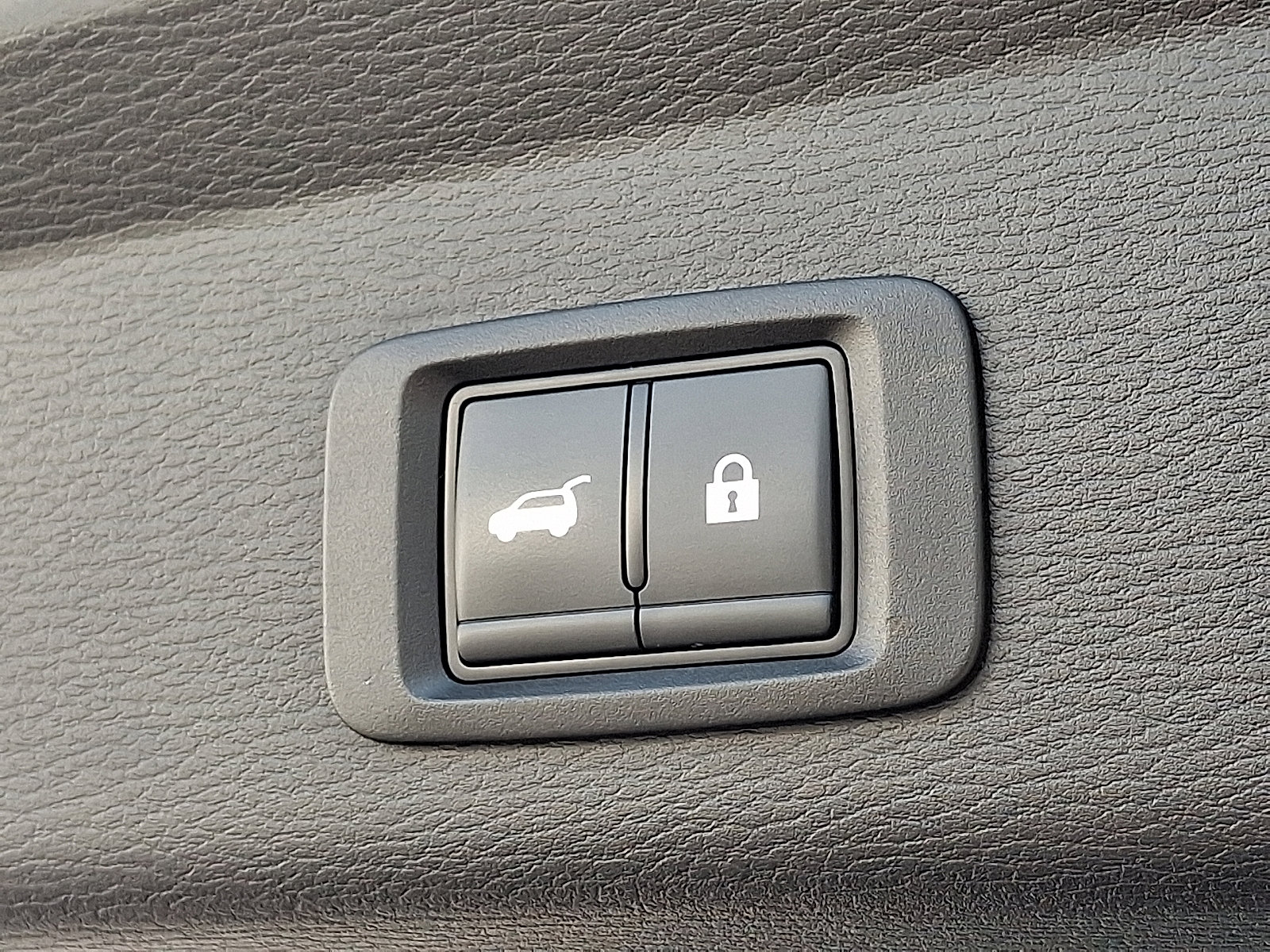 2024 Mitsubishi Outlander SE photo 23