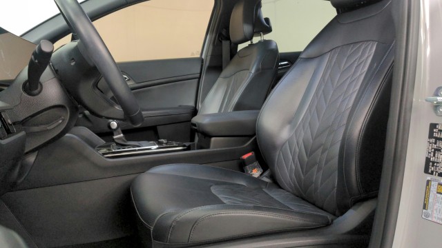 Used 2024 Wolf Gray/Ebony Black Roof Kia X-Pro image 15