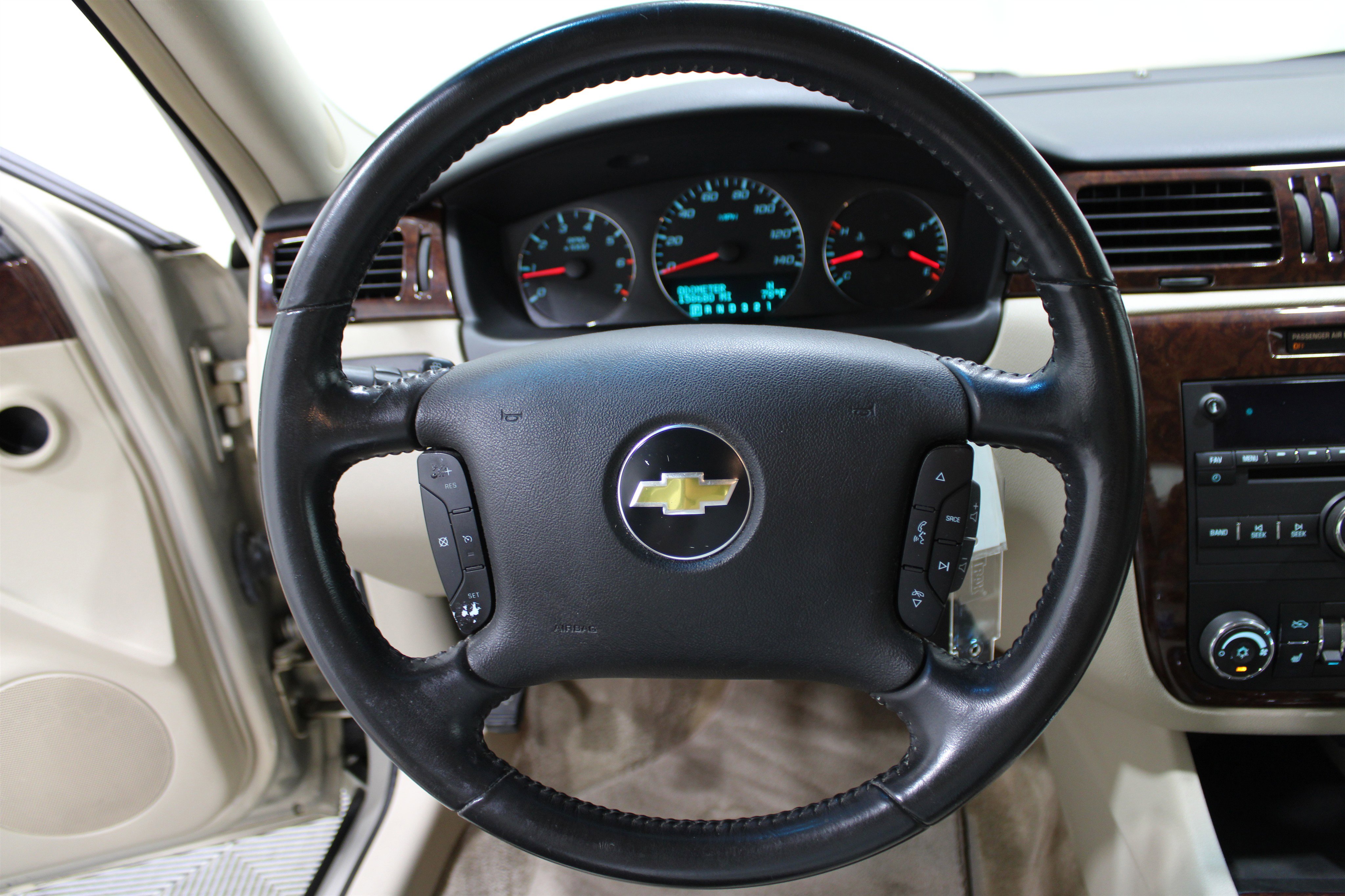 2011 Chevrolet Impala LTZ photo 2